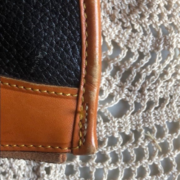 Dooney and Bourke purse - Picture 5 of 9